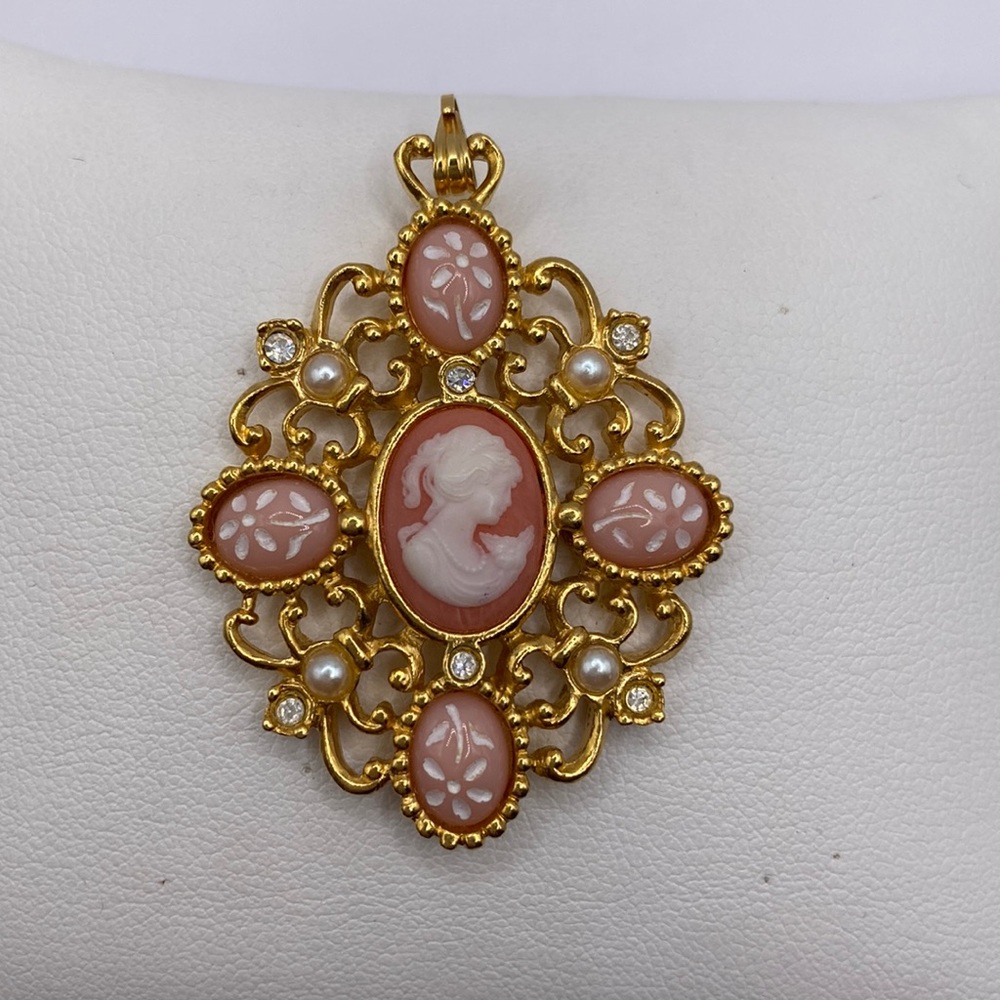 Vintage Avon Signed Cameo Pendant
